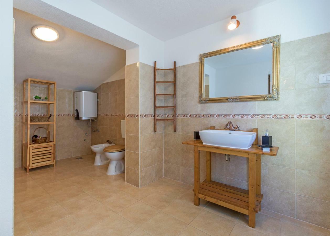 Vila Lokvanj Ližnjan Kültér fotó